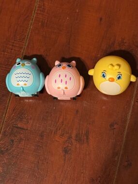 Kids 1.5 Inch Wind-Up Rolling Owl and Chick Toy Set of 3 - Pink, Blue, Yellow